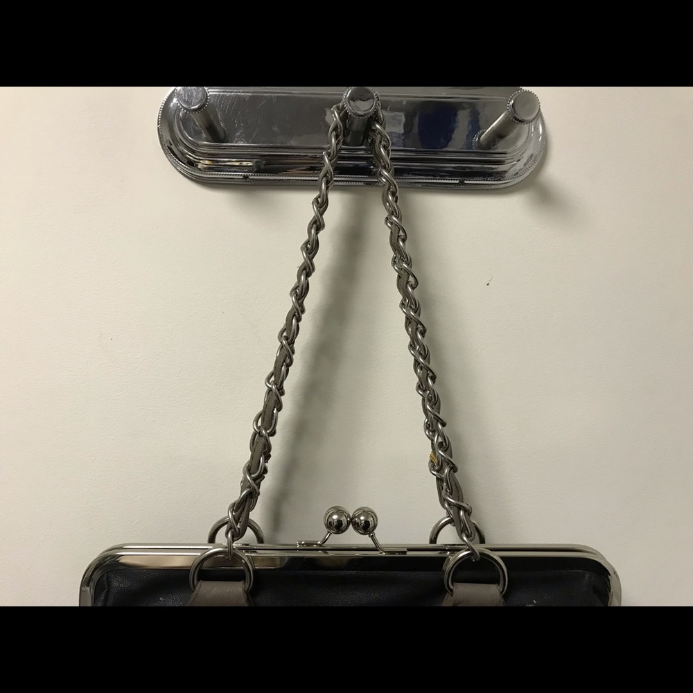 Nice & Stylish Roomy Silver Chain Leaf Accented Bag! - Picture 4 of 14